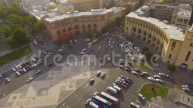 埃里温镇的交通，共和国广场上的汽车，交通规则